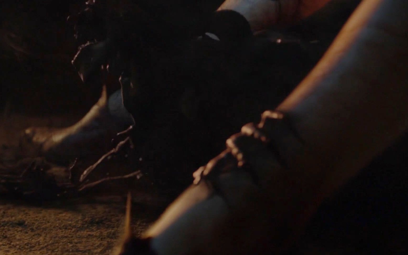 【扁豆】7分钟看完《权游》第二季3-4集，艾丽娅侥幸逃生被泰温选为侍从，红袍女诞下阴影刺客