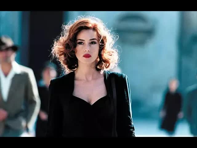 【一米电影】只有给她一顿饱饭，就能拥有这个风骚艳丽的少妇！