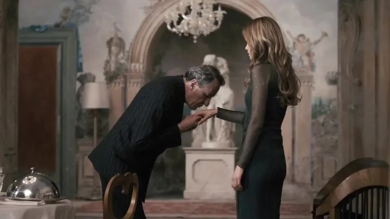 一场恋爱竟被骗光亿万家产！几分钟看完意大利高智商犯罪电影《最佳出价》