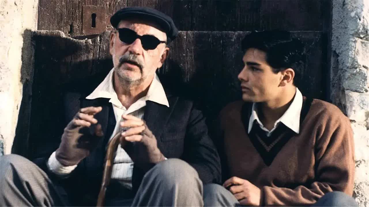 因为瞎老头的一番话，小伙30年没回家，成为名人后才发现自己被骗了！