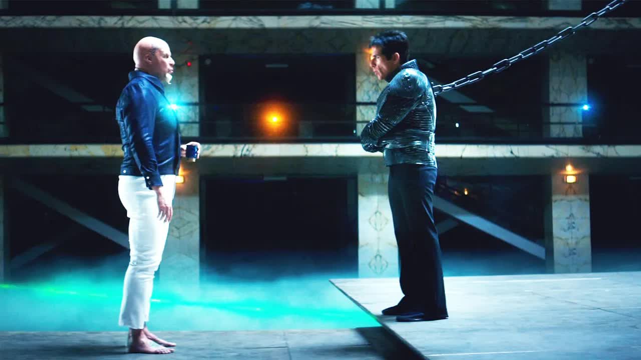 缩混秘密监狱里的重刑犯，身上捆着铁链，狱警都让他三分！