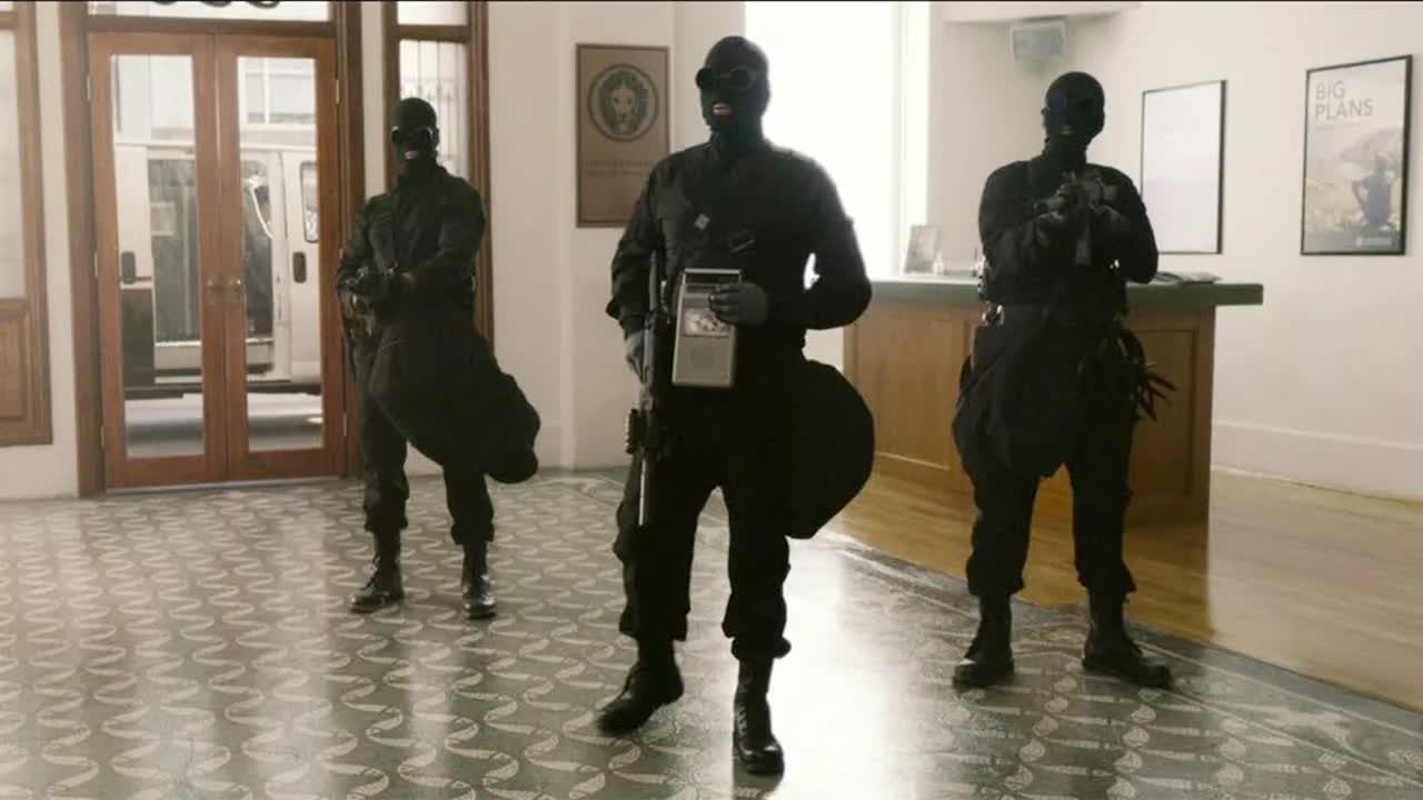 黑人小伙因左脚先出门，被判刑5年，却成了千万富翁！火爆犯罪片